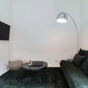 Giuliny Lovely Flat - The House Of Travelers Apartment